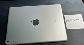 Fair
													Apple iPad 5th Gen - Wi-Fi, Silver, 32 GB, A1822, photo 4 of 8