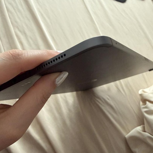 Apple iPad Air 5th Gen - Unlocked, 64 GB, Gray, A2589