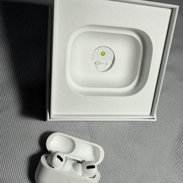 Apple AirPods Pro - Wireless Case