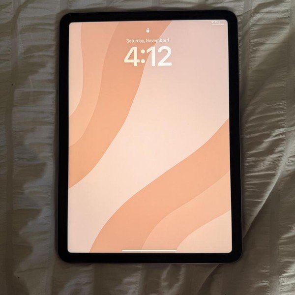 Apple iPad Air 5th Gen - Wi-Fi, 256 GB, Purple, A2588