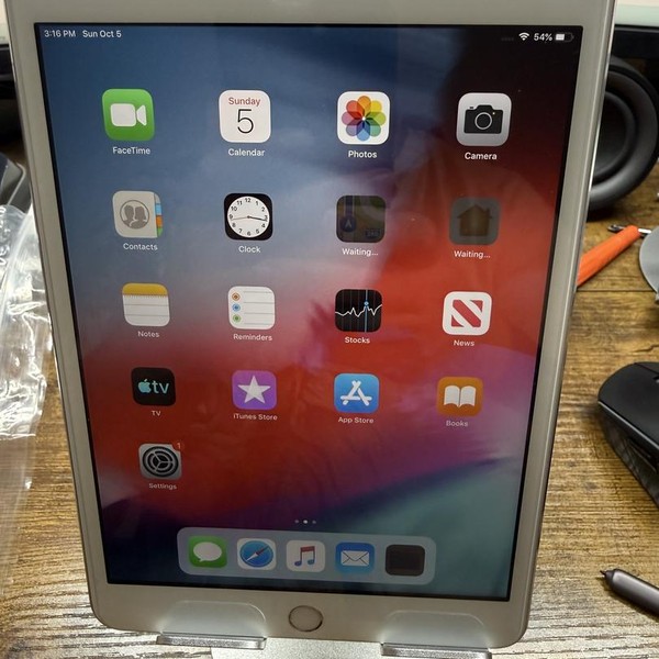 Apple iPad Mini 3 - Unlocked, 64 GB, Silver, A1600
