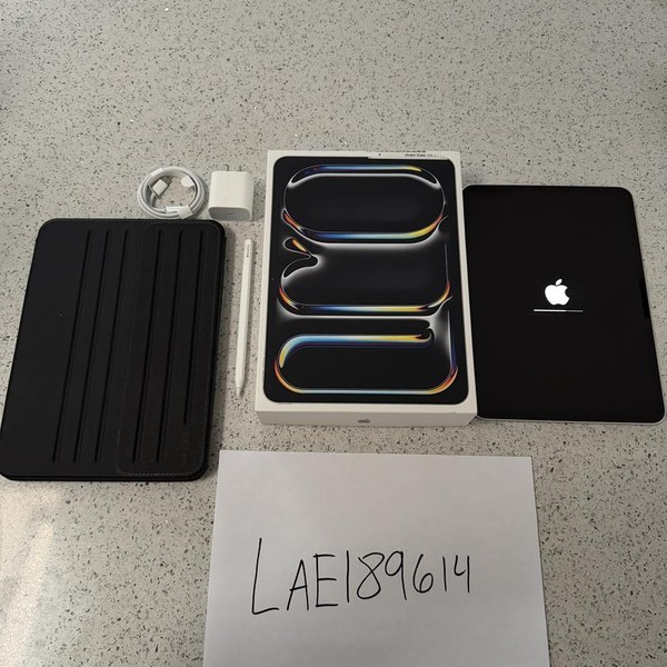 Apple iPad Pro 11 inch (M4) 2024 - Wi-Fi, 256 GB, Silver, 8 GB, A2836, Standard Glass