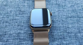 Good
													Apple Watch Series 4 44mm - Unlocked, Gold, A1976 - Cellular, Stainless, photo 2 of 9