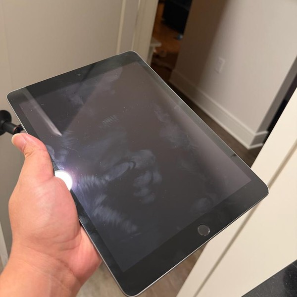 Apple iPad 9th Gen - T-Mobile, 64 GB, Gray, A2603