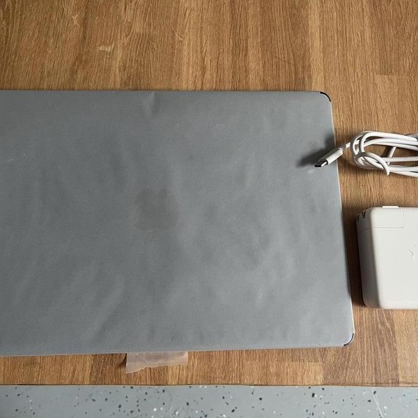 MacBook Air 2026 (M5) - 13 inch - 512 GB, Midnight, 16 GB, Apple M5 10-Core (8-core GPU)