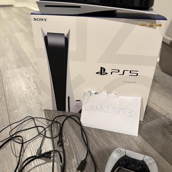 PlayStation 5 Standard Edition (2020) - 825 GB, White, Standard Edition