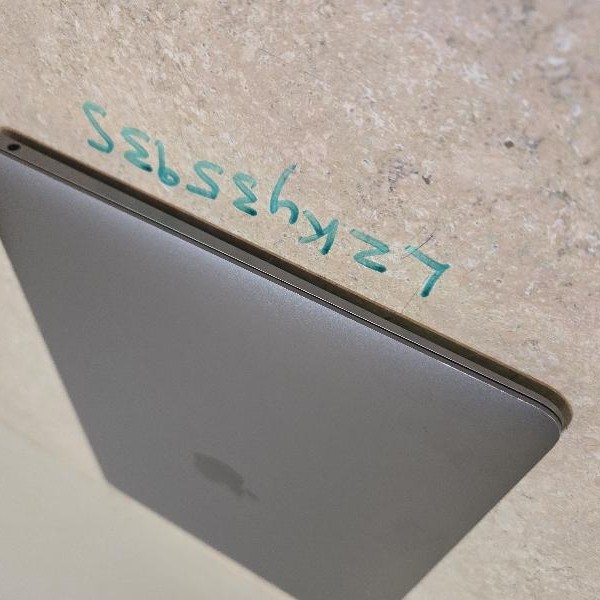 MacBook Air 2018 - 13 inch - 128 GB, Gray, 8 GB, Intel Core i5