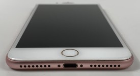 Good
													Apple iPhone 7 Plus - Unlocked, Rose Gold, 128 GB, A1661, photo 4 of 8