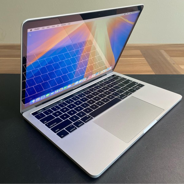 MacBook Pro 2018 (With Touch Bar) - 13 inch - I7, Silver, 512 GB, 16 GB