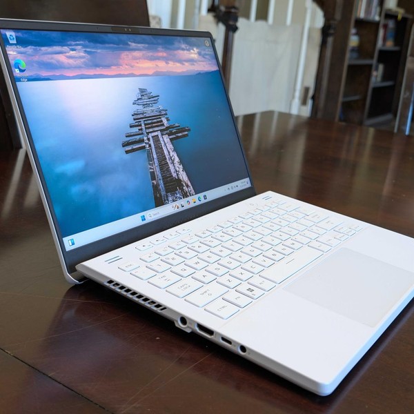 Asus ROG Zephyrus G14 (2023) GA402 - 1 TB, White, 32 GB, AMD Ryzen 9