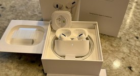 Used
													Apple AirPods Pro - Wireless Case, photo 1 of 9