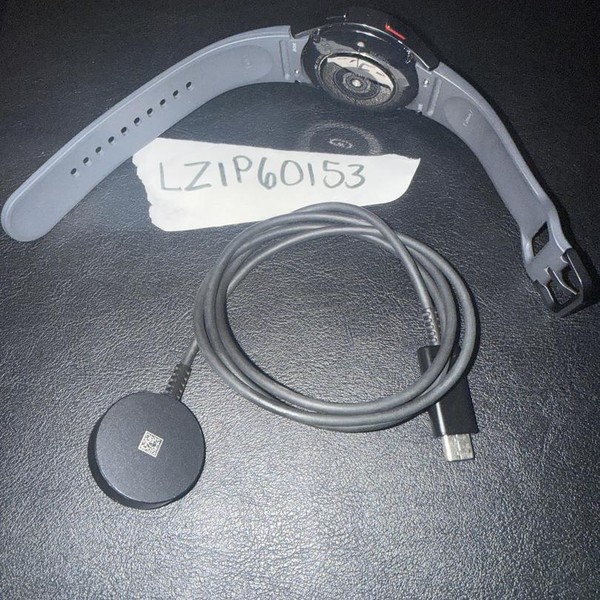 Samsung Galaxy Watch5 - Unlocked, Graphite, 40mm