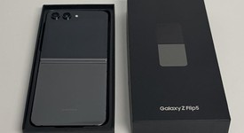 Good
													Samsung Galaxy Z Flip5 - Unlocked, Graphite, 256 GB, 8 GB, SM-F731U1, photo 1 of 4