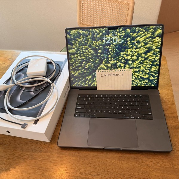MacBook Pro Late 2023 (M3) - 16 inch - 1 TB, Black, 36 GB, Apple M3 Max 14-core, 30-core GPU