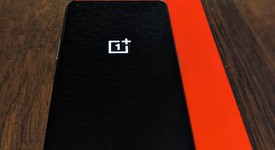 Good
													OnePlus 8 Pro - Unlocked, Green, 128 GB, 8 GB, IN2025, photo 3 of 11