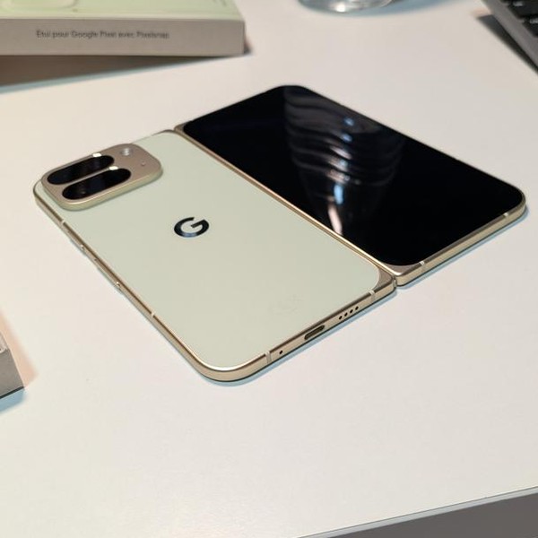 Google Pixel 10 Pro Fold - Unlocked, 256 GB, Jade, GU0NP