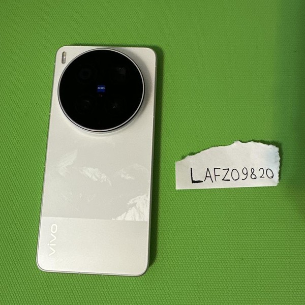 Vivo X300 Ultra - Unlocked Non-US, 256 GB, Silver, 12 GB