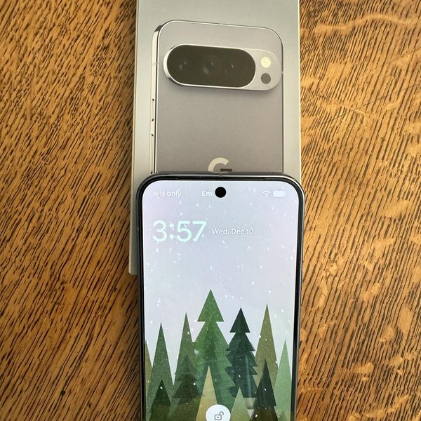 Google Pixel 10 Pro XL - Unlocked, 256 GB, Moonstone, GUL82