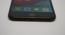 Good
													Apple iPhone 7 Plus - Unlocked, Black, 256 GB, A1661, photo 4 of 11