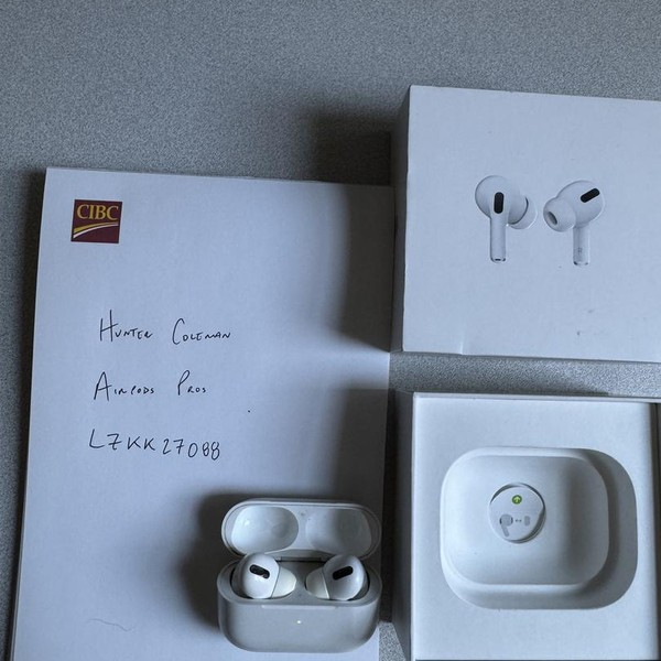 Apple AirPods Pro - Wireless Case