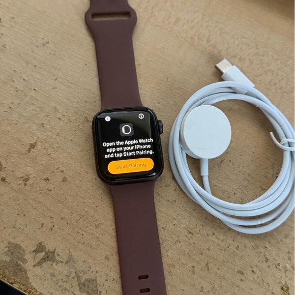 Apple Watch SE (1st Gen) 40mm - Unlocked, Gray, A2353 - Cellular, Nike