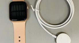 Fair
													Apple Watch Series 4 44mm - Unlocked, Gold, A1976 - Cellular, Aluminum, photo 1 of 3