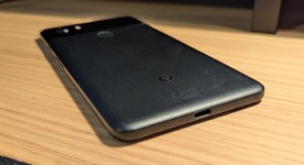 Mint
													Google Pixel 2 XL - Verizon, Black, 64 GB, Verizon Edition, photo 4 of 8
