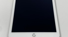 Good
													Apple iPad Air 2 - Unlocked, Silver, 16 GB, photo 2 of 7