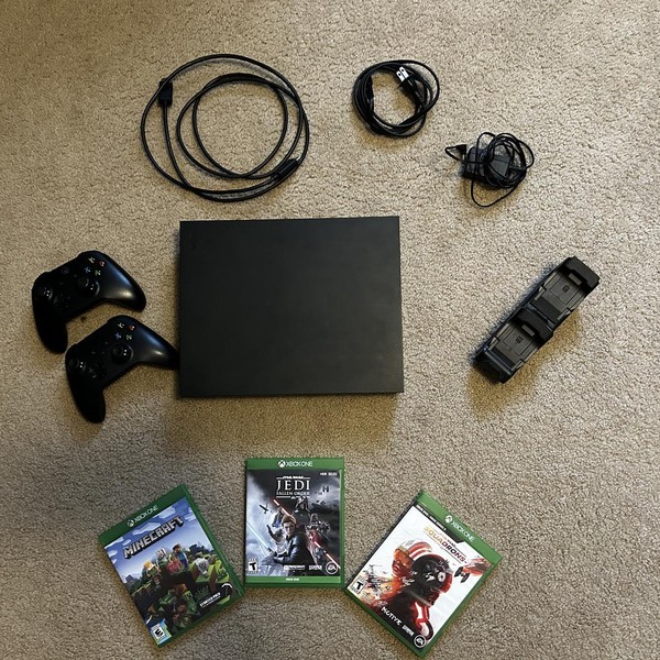 Xbox One X (2017) - Black, Standard