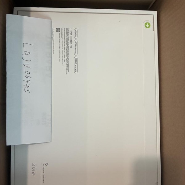 MacBook Pro 2026 - 14 inch (M5) - 512 GB, Space Black, 16 GB, Apple M5, Standard Display