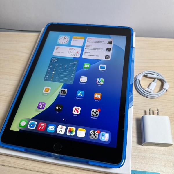 Apple iPad 7th Gen - Unlocked, 32 GB, Gray, A2200