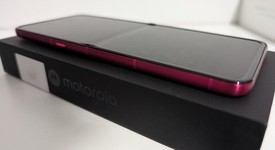 Mint
													Motorola Razr Ultra (2025) - Unlocked, PANTONE Cabaret, 1 TB, 16 GB, photo 1 of 12