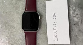 Fair
													Apple Watch SE 1st Gen 40mm - Unlocked, Silver, A2353 - Cellular, Aluminum, photo 1 of 6