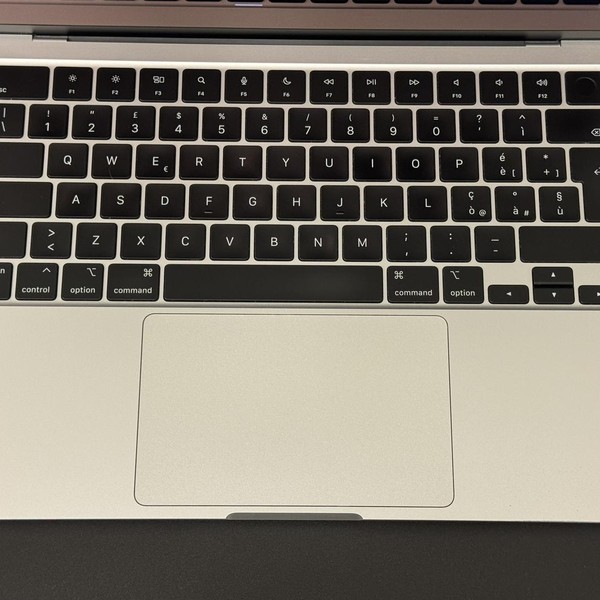 MacBook Air 2022 (M2) - 13 inch - 256 GB, Silver, 8 GB, Apple M2