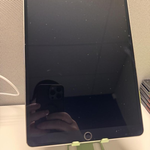 Apple iPad Pro 10.5 inch - Unlocked, 64 GB, Gray