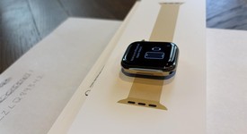 Good
													Apple Watch Series 9 41mm - Unlocked, Gold, A2982 - Cellular, Stainless, photo 2 of 5
