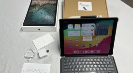 Good
													Apple iPad Pro 12.9" 2nd Gen 2017 - Unlocked, Silver, 64 GB, photo 1 of 11