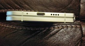 Mint
													Google Pixel 10 Pro Fold - Unlocked, Jade, 512 GB, GU0NP, photo 4 of 11