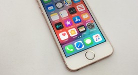 Good
													Apple iPhone SE 1st Gen 2016 - TracFone, Rose Gold, 32 GB, A1662, photo 1 of 12