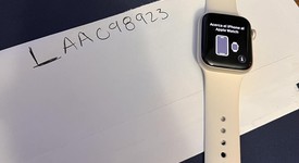 Mint
													Apple Watch SE 3rd Gen 40mm - Unlocked, Starlight, A3326 - Cellular, photo 3 of 8