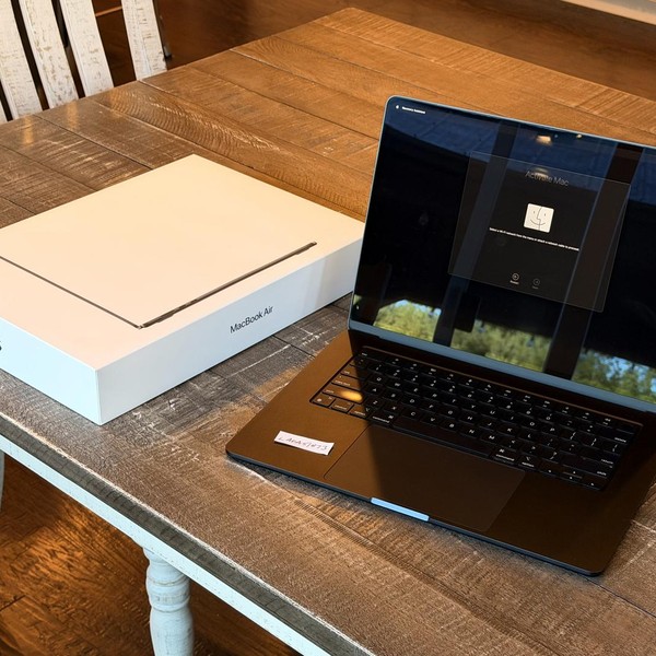 MacBook Air 2023 (M2) - 15 inch - 1 TB, Midnight, 16 GB, Apple M2