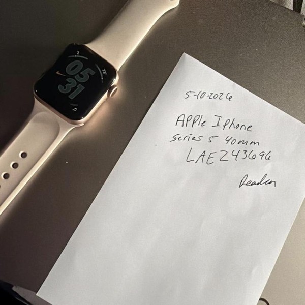 Apple Watch Series 5 40mm - Unlocked, Gold, A2094 Cellular, Aluminum