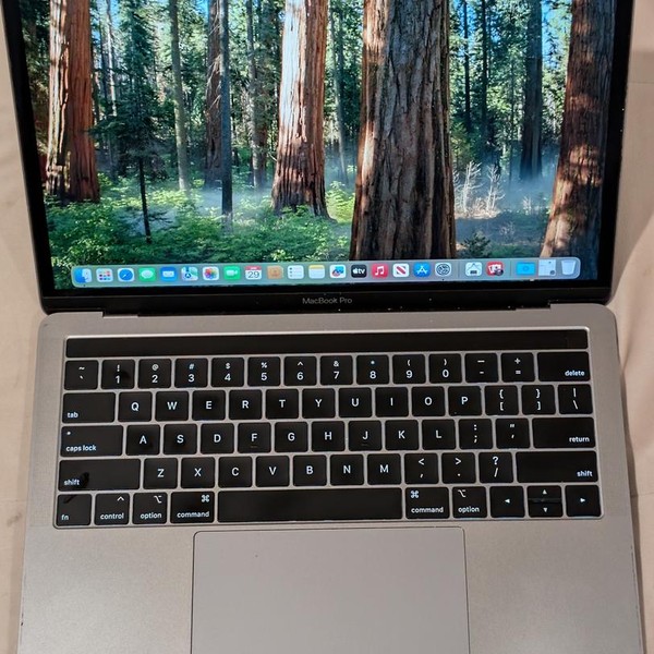 MacBook Pro 2019 - 13 inch - I5, Gray, 256 GB, 16 GB