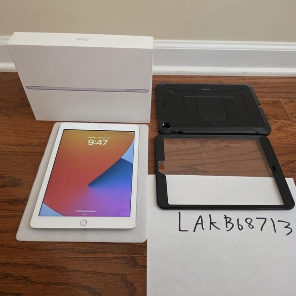 Apple iPad (5th Gen) - AT&T, 32 GB, Silver, A1823