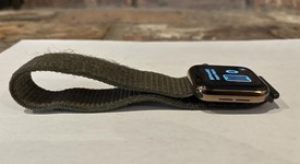 Fair
													Apple Watch Series 4 40mm - Unlocked, Gold, A1975 - Cellular, Stainless, photo 2 of 4