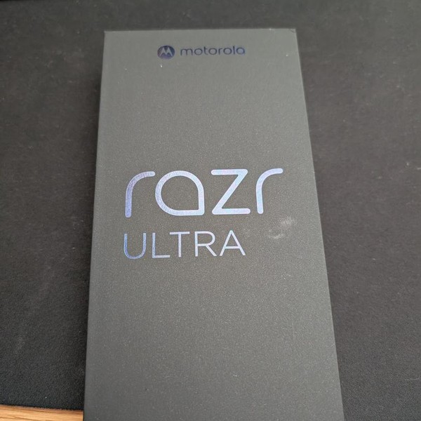 Motorola Razr Ultra (2025) - T-Mobile, 512 GB, PANTONE Scarab, 16 GB