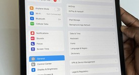 Mint
													Apple iPad 7th Gen - Unlocked, Gray, 128 GB, A2200, photo 4 of 14