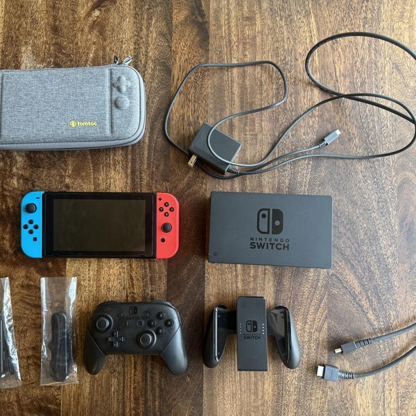 Nintendo Switch - 32 GB, Red & Blue