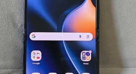 Good
													Motorola Razr (2025) - Unlocked, Blue, 256 GB, 8 GB, photo 1 of 11