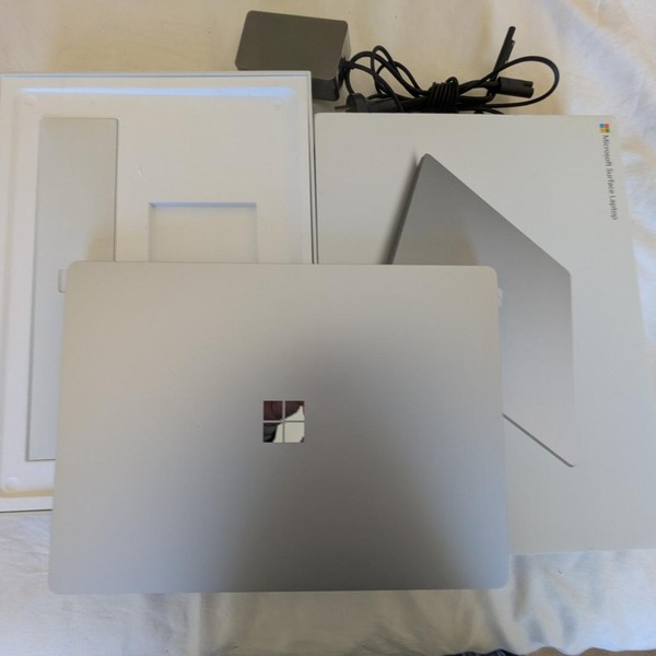Microsoft Surface Laptop 4 - 256 GB, Platinum, 8 GB, Intel Core i5, 13.5 inch